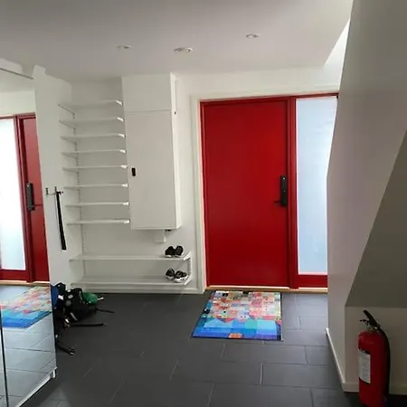 House With Garden Close To Beach بيت للعطل